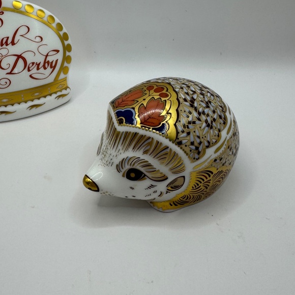 Royal Crown Derby Hawthorn Hedgehog bone china paperweight. Gold stopper. EUC. - Picture 1 of 12